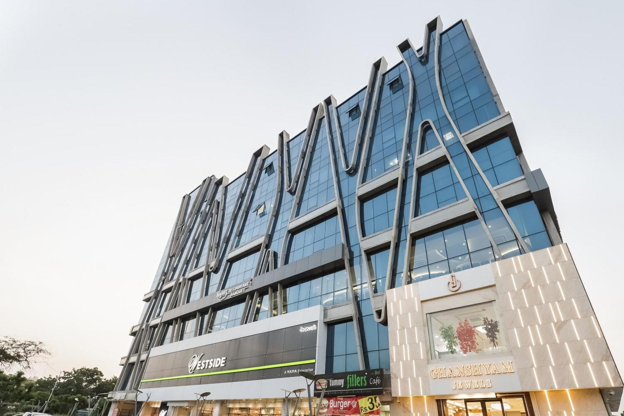 Collection O Hotel Alice Ahmedabad Exteriör bild