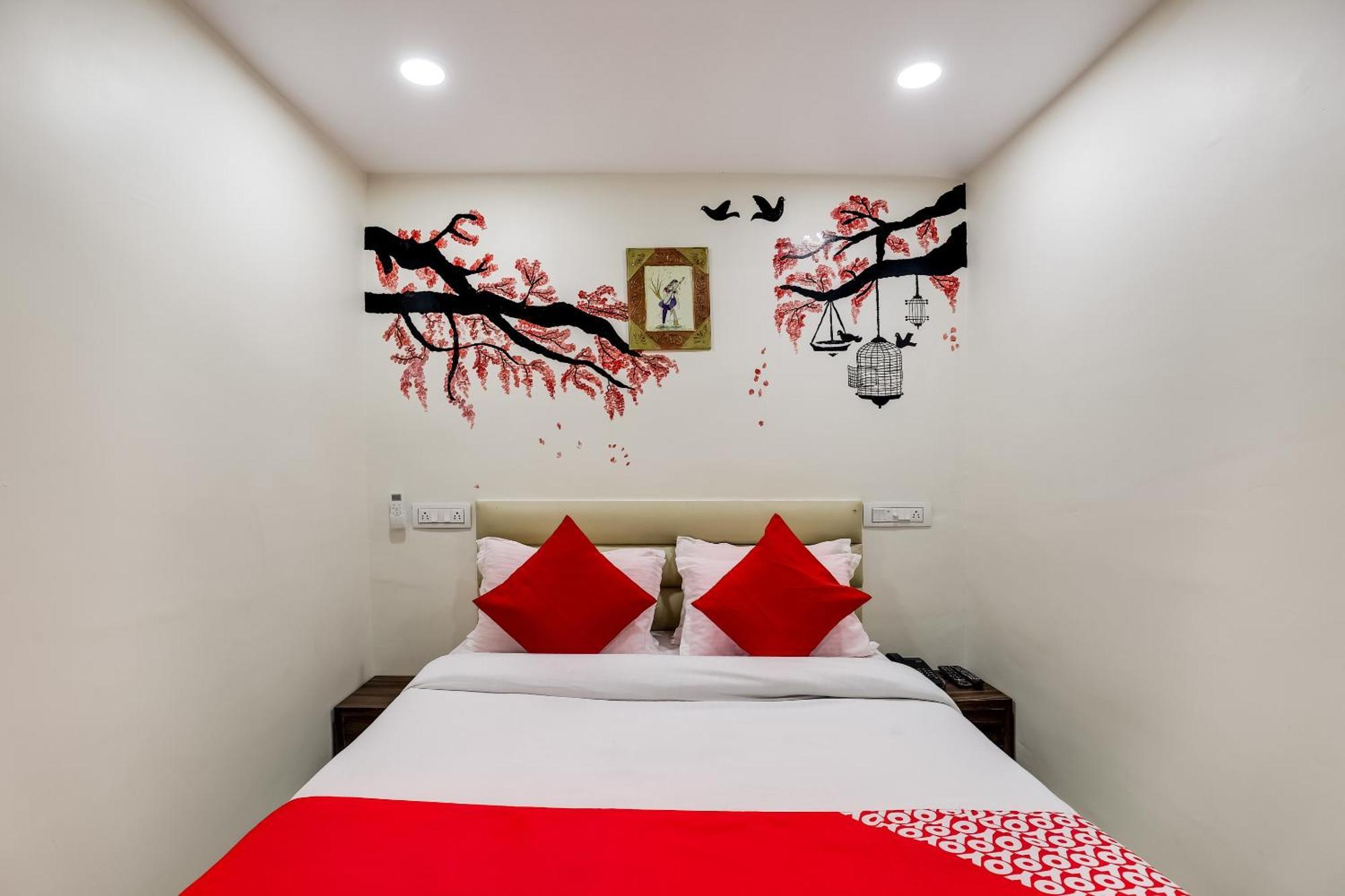 Collection O Hotel Alice Ahmedabad Exteriör bild